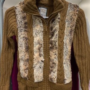 Camel hair sweater w fur trim